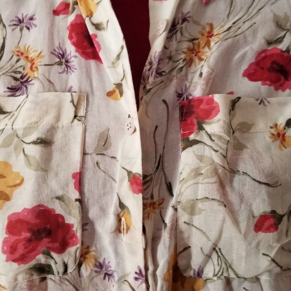 Lizsport Petite Medium Floral Button Down Top - Picture 9 of 9
